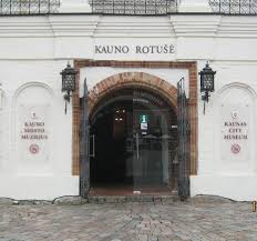 This image has an empty alt attribute; its file name is image-18.jpeg